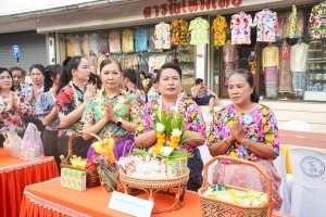 มรภ.เทพสตรี ร่วมพิธีทำบุญตักบาตรประเพณีวันสงกรานต์ ประจำปี พ.ศ. 2568