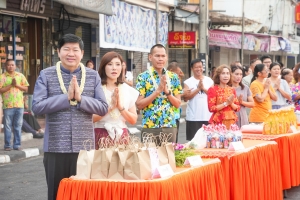 มรภ.เทพสตรี ร่วมพิธีทำบุญตักบาตรประเพณีวันสงกรานต์ ประจำปี พ.ศ. 2568