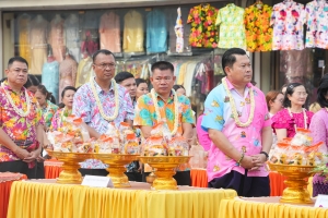มรภ.เทพสตรี ร่วมพิธีทำบุญตักบาตรประเพณีวันสงกรานต์ ประจำปี พ.ศ. 2568