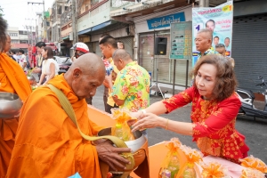 มรภ.เทพสตรี ร่วมพิธีทำบุญตักบาตรประเพณีวันสงกรานต์ ประจำปี พ.ศ. 2568