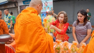 มรภ.เทพสตรี ร่วมพิธีทำบุญตักบาตรประเพณีวันสงกรานต์ ประจำปี พ.ศ. 2568