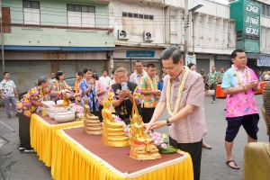 มรภ.เทพสตรี ร่วมพิธีทำบุญตักบาตรประเพณีวันสงกรานต์ ประจำปี พ.ศ. 2568