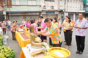 มรภ.เทพสตรี ร่วมพิธีทำบุญตักบาตรประเพณีวันสงกรานต์ ประจำปี พ.ศ. 2568