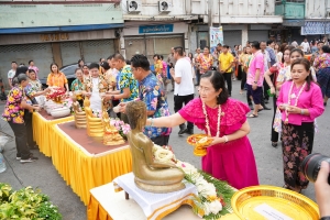 มรภ.เทพสตรี ร่วมพิธีทำบุญตักบาตรประเพณีวันสงกรานต์ ประจำปี พ.ศ. 2568