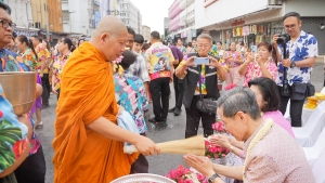 มรภ.เทพสตรี ร่วมพิธีทำบุญตักบาตรประเพณีวันสงกรานต์ ประจำปี พ.ศ. 2568