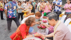 มรภ.เทพสตรี ร่วมพิธีทำบุญตักบาตรประเพณีวันสงกรานต์ ประจำปี พ.ศ. 2568