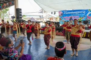 เทศบาลตำบลถนนใหญ่ ร่วมกับ มรภ.เทพสตรี จัดโครงการสานสัมพันธ์ผู้สูงอายุ ถนนใหญ่ถิ่นไทยพวน หอมหวลกลิ่นดินสอพอง