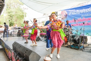 เทศบาลตำบลถนนใหญ่ ร่วมกับ มรภ.เทพสตรี จัดโครงการสานสัมพันธ์ผู้สูงอายุ ถนนใหญ่ถิ่นไทยพวน หอมหวลกลิ่นดินสอพอง