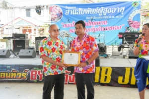 เทศบาลตำบลถนนใหญ่ ร่วมกับ มรภ.เทพสตรี จัดโครงการสานสัมพันธ์ผู้สูงอายุ ถนนใหญ่ถิ่นไทยพวน หอมหวลกลิ่นดินสอพอง