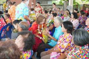 เทศบาลตำบลถนนใหญ่ ร่วมกับ มรภ.เทพสตรี จัดโครงการสานสัมพันธ์ผู้สูงอายุ ถนนใหญ่ถิ่นไทยพวน หอมหวลกลิ่นดินสอพอง