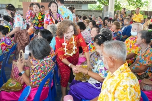 เทศบาลตำบลถนนใหญ่ ร่วมกับ มรภ.เทพสตรี จัดโครงการสานสัมพันธ์ผู้สูงอายุ ถนนใหญ่ถิ่นไทยพวน หอมหวลกลิ่นดินสอพอง