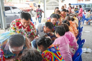 เทศบาลตำบลถนนใหญ่ ร่วมกับ มรภ.เทพสตรี จัดโครงการสานสัมพันธ์ผู้สูงอายุ ถนนใหญ่ถิ่นไทยพวน หอมหวลกลิ่นดินสอพอง
