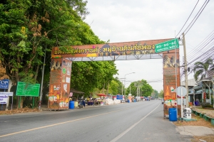 มรภ.เทพสตรี ร่วมงานประเพณีสงกรานต์ ถนนดินสอพอง ภายใต้แนวคิด ยลเสน่ห์สงกรานต์ หมู่บ้านดินสอพอง