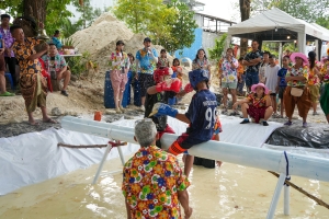 มรภ.เทพสตรี ร่วมงานประเพณีสงกรานต์ ถนนดินสอพอง ภายใต้แนวคิด ยลเสน่ห์สงกรานต์ หมู่บ้านดินสอพอง