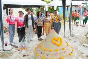 มรภ.เทพสตรี ร่วมงานประเพณีสงกรานต์ ถนนดินสอพอง ภายใต้แนวคิด ยลเสน่ห์สงกรานต์ หมู่บ้านดินสอพอง