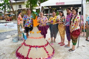 มรภ.เทพสตรี ร่วมงานประเพณีสงกรานต์ ถนนดินสอพอง ภายใต้แนวคิด ยลเสน่ห์สงกรานต์ หมู่บ้านดินสอพอง