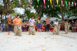 มรภ.เทพสตรี ร่วมงานประเพณีสงกรานต์ ถนนดินสอพอง ภายใต้แนวคิด ยลเสน่ห์สงกรานต์ หมู่บ้านดินสอพอง