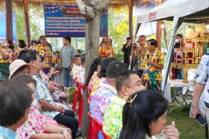 มรภ.เทพสตรี ร่วมงานประเพณีสงกรานต์ ถนนดินสอพอง ภายใต้แนวคิด ยลเสน่ห์สงกรานต์ หมู่บ้านดินสอพอง