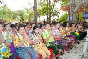 มรภ.เทพสตรี ร่วมงานประเพณีสงกรานต์ ถนนดินสอพอง ภายใต้แนวคิด ยลเสน่ห์สงกรานต์ หมู่บ้านดินสอพอง