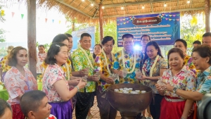 มรภ.เทพสตรี ร่วมงานประเพณีสงกรานต์ ถนนดินสอพอง ภายใต้แนวคิด ยลเสน่ห์สงกรานต์ หมู่บ้านดินสอพอง