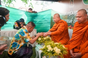 มรภ.เทพสตรี ร่วมงานประเพณีสงกรานต์ ถนนดินสอพอง ภายใต้แนวคิด ยลเสน่ห์สงกรานต์ หมู่บ้านดินสอพอง