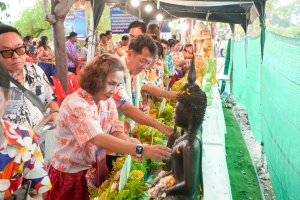 มรภ.เทพสตรี ร่วมงานประเพณีสงกรานต์ ถนนดินสอพอง ภายใต้แนวคิด ยลเสน่ห์สงกรานต์ หมู่บ้านดินสอพอง
