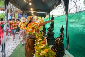มรภ.เทพสตรี ร่วมงานประเพณีสงกรานต์ ถนนดินสอพอง ภายใต้แนวคิด ยลเสน่ห์สงกรานต์ หมู่บ้านดินสอพอง