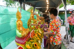 มรภ.เทพสตรี ร่วมงานประเพณีสงกรานต์ ถนนดินสอพอง ภายใต้แนวคิด ยลเสน่ห์สงกรานต์ หมู่บ้านดินสอพอง