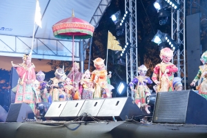 มรภ.เทพสตรี ร่วมงานประเพณีสงกรานต์ ถนนดินสอพอง ภายใต้แนวคิด ยลเสน่ห์สงกรานต์ หมู่บ้านดินสอพอง