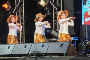 มรภ.เทพสตรี ร่วมงานประเพณีสงกรานต์ ถนนดินสอพอง ภายใต้แนวคิด ยลเสน่ห์สงกรานต์ หมู่บ้านดินสอพอง