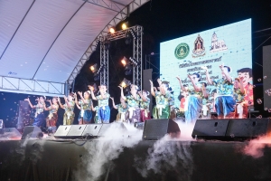 มรภ.เทพสตรี ร่วมงานประเพณีสงกรานต์ ถนนดินสอพอง ภายใต้แนวคิด ยลเสน่ห์สงกรานต์ หมู่บ้านดินสอพอง
