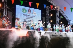 มรภ.เทพสตรี ร่วมงานประเพณีสงกรานต์ ถนนดินสอพอง ภายใต้แนวคิด ยลเสน่ห์สงกรานต์ หมู่บ้านดินสอพอง