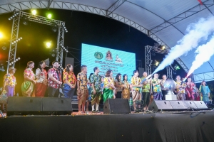 มรภ.เทพสตรี ร่วมงานประเพณีสงกรานต์ ถนนดินสอพอง ภายใต้แนวคิด ยลเสน่ห์สงกรานต์ หมู่บ้านดินสอพอง