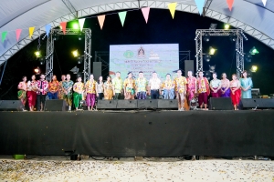 มรภ.เทพสตรี ร่วมงานประเพณีสงกรานต์ ถนนดินสอพอง ภายใต้แนวคิด ยลเสน่ห์สงกรานต์ หมู่บ้านดินสอพอง