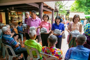 คณะมนุษยศาสตร์ฯ มรภ.เทพสตรี ร่วมกับ บริษัท ไทยเบิ้งโคกสลุง จำกัด (วิสาหกิจเพื่อสังคม) และภาคีเครือข่าย จัดงานพลังศรัทธาสืบสาน ประเพณีแห่ดอกไม้ ต้อนรับสงกรานต์ ไทยเบิ้งบ้านโคกสลุง