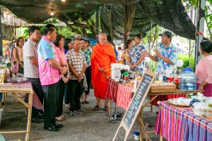 คณะมนุษยศาสตร์ฯ มรภ.เทพสตรี ร่วมกับ บริษัท ไทยเบิ้งโคกสลุง จำกัด (วิสาหกิจเพื่อสังคม) และภาคีเครือข่าย จัดงานพลังศรัทธาสืบสาน ประเพณีแห่ดอกไม้ ต้อนรับสงกรานต์ ไทยเบิ้งบ้านโคกสลุง
