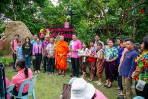 คณะมนุษยศาสตร์ฯ มรภ.เทพสตรี ร่วมกับ บริษัท ไทยเบิ้งโคกสลุง จำกัด (วิสาหกิจเพื่อสังคม) และภาคีเครือข่าย จัดงานพลังศรัทธาสืบสาน ประเพณีแห่ดอกไม้ ต้อนรับสงกรานต์ ไทยเบิ้งบ้านโคกสลุง