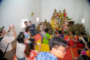 คณะมนุษยศาสตร์ฯ มรภ.เทพสตรี ร่วมกับ บริษัท ไทยเบิ้งโคกสลุง จำกัด (วิสาหกิจเพื่อสังคม) และภาคีเครือข่าย จัดงานพลังศรัทธาสืบสาน ประเพณีแห่ดอกไม้ ต้อนรับสงกรานต์ ไทยเบิ้งบ้านโคกสลุง