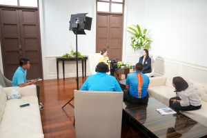 อธิการบดี มรภ.เทพสตรี ให้สัมภาษณ์กับสถานีวิทยุโทรทัศน์แห่งประเทศไทย จ.กาญจนบุรี ในรายการ NBT Central รวมใจคนไทยไม่ทิ้งกัน ตอน มหาวิทยาลัยราชภัฏเทพสตรีก้าวสู่อาเซียน