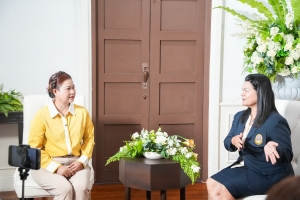 อธิการบดี มรภ.เทพสตรี ให้สัมภาษณ์กับสถานีวิทยุโทรทัศน์แห่งประเทศไทย จ.กาญจนบุรี ในรายการ NBT Central รวมใจคนไทยไม่ทิ้งกัน ตอน มหาวิทยาลัยราชภัฏเทพสตรีก้าวสู่อาเซียน