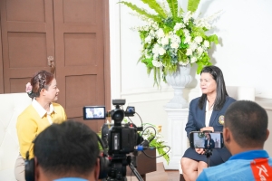 อธิการบดี มรภ.เทพสตรี ให้สัมภาษณ์กับสถานีวิทยุโทรทัศน์แห่งประเทศไทย จ.กาญจนบุรี ในรายการ NBT Central รวมใจคนไทยไม่ทิ้งกัน ตอน มหาวิทยาลัยราชภัฏเทพสตรีก้าวสู่อาเซียน