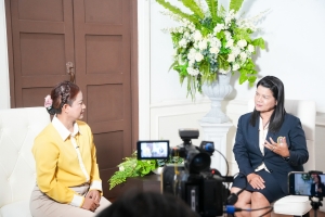 อธิการบดี มรภ.เทพสตรี ให้สัมภาษณ์กับสถานีวิทยุโทรทัศน์แห่งประเทศไทย จ.กาญจนบุรี ในรายการ NBT Central รวมใจคนไทยไม่ทิ้งกัน ตอน มหาวิทยาลัยราชภัฏเทพสตรีก้าวสู่อาเซียน