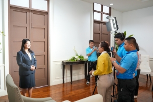 อธิการบดี มรภ.เทพสตรี ให้สัมภาษณ์กับสถานีวิทยุโทรทัศน์แห่งประเทศไทย จ.กาญจนบุรี ในรายการ NBT Central รวมใจคนไทยไม่ทิ้งกัน ตอน มหาวิทยาลัยราชภัฏเทพสตรีก้าวสู่อาเซียน