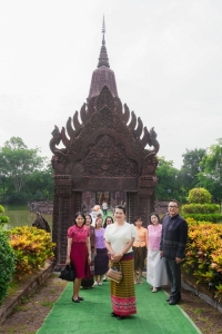 อธิการบดี มรภ.เทพสตรี นำ คกก.อำนวยการ และบุคลากร ร่วมพิธีเปิดโครงการ 1 อำเภอ 1 ลานสร้างสรรค์ จ.ลพบุรี ประจำปีงบประมาณ พ.ศ. 2568 