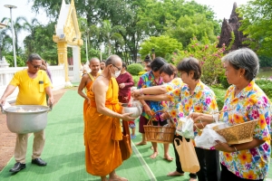 อธิการบดี มรภ.เทพสตรี นำ คกก.อำนวยการ และบุคลากร ร่วมพิธีเปิดโครงการ 1 อำเภอ 1 ลานสร้างสรรค์ จ.ลพบุรี ประจำปีงบประมาณ พ.ศ. 2568 
