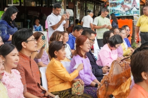 อธิการบดี มรภ.เทพสตรี นำ คกก.อำนวยการ และบุคลากร ร่วมพิธีเปิดโครงการ 1 อำเภอ 1 ลานสร้างสรรค์ จ.ลพบุรี ประจำปีงบประมาณ พ.ศ. 2568 