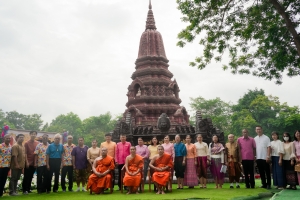 อธิการบดี มรภ.เทพสตรี นำ คกก.อำนวยการ และบุคลากร ร่วมพิธีเปิดโครงการ 1 อำเภอ 1 ลานสร้างสรรค์ จ.ลพบุรี ประจำปีงบประมาณ พ.ศ. 2568 