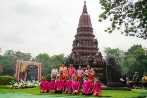 อธิการบดี มรภ.เทพสตรี นำ คกก.อำนวยการ และบุคลากร ร่วมพิธีเปิดโครงการ 1 อำเภอ 1 ลานสร้างสรรค์ จ.ลพบุรี ประจำปีงบประมาณ พ.ศ. 2568 