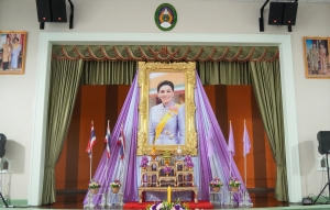 อธิการบดี มรภ.เทพสตรี นำคณะผู้บริหาร คณาจารย์ บุคลากร และนักศึกษา ร่วมพิธีถวายพระพรชัยมงคล เนื่องในโอกาสวันเฉลิมพระชนมพรรษา สมเด็จพระนางเจ้าฯ พระบรมราชินี