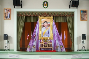 อธิการบดี มรภ.เทพสตรี นำคณะผู้บริหาร คณาจารย์ บุคลากร และนักศึกษา ร่วมพิธีถวายพระพรชัยมงคล เนื่องในโอกาสวันเฉลิมพระชนมพรรษา สมเด็จพระนางเจ้าฯ พระบรมราชินี